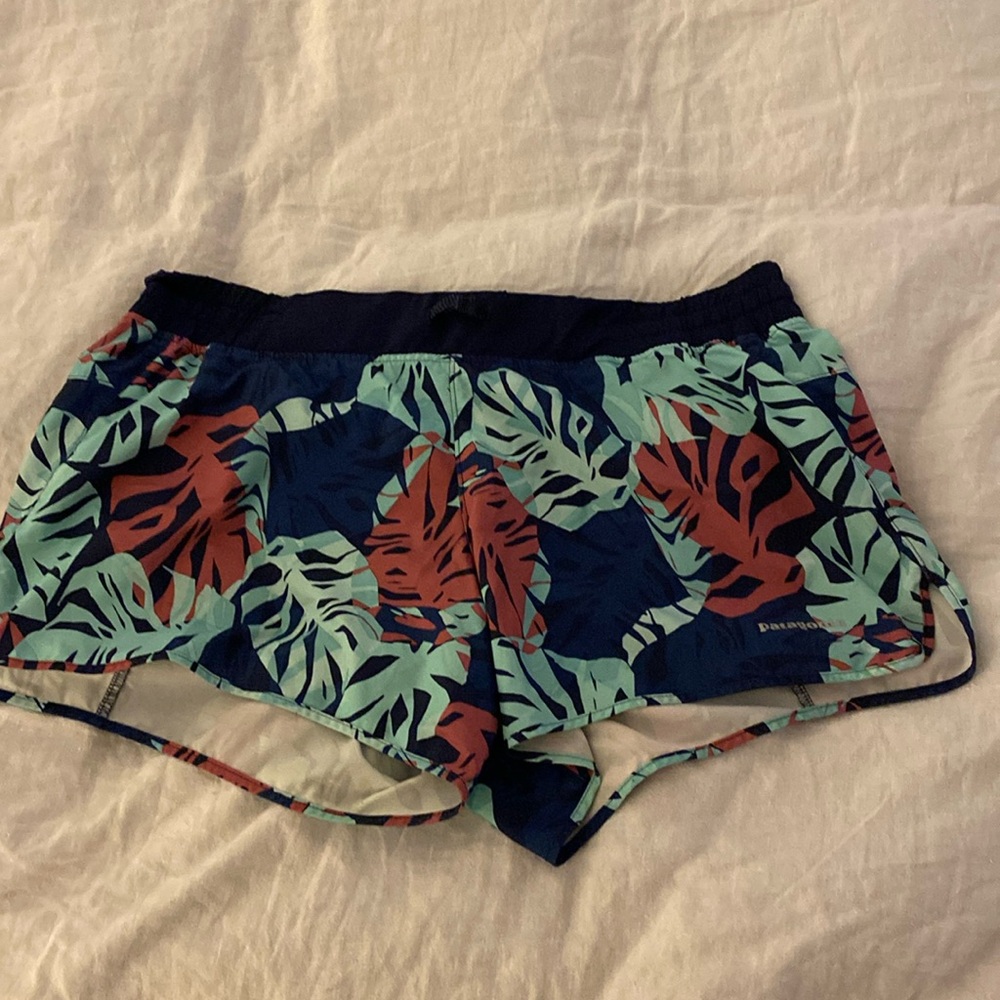 Lined Patagonia floral running shorts size L